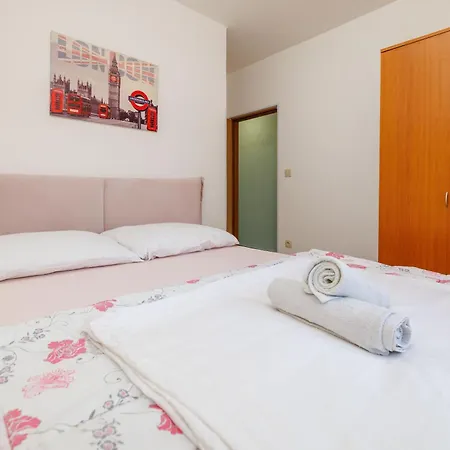 Tajci Lägenhet Jadranovo